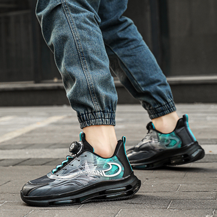 アニメアンビカスニーカー