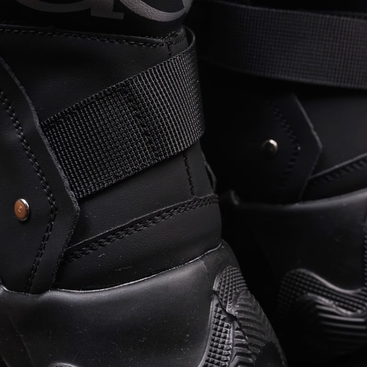 サイバーエーテルスニーカー