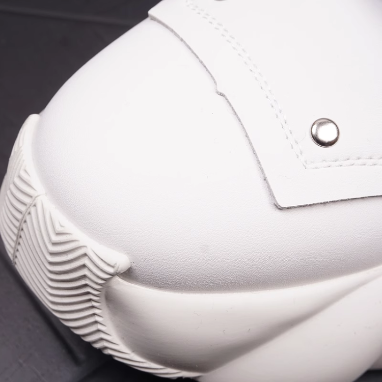 サイバーエーテルスニーカー