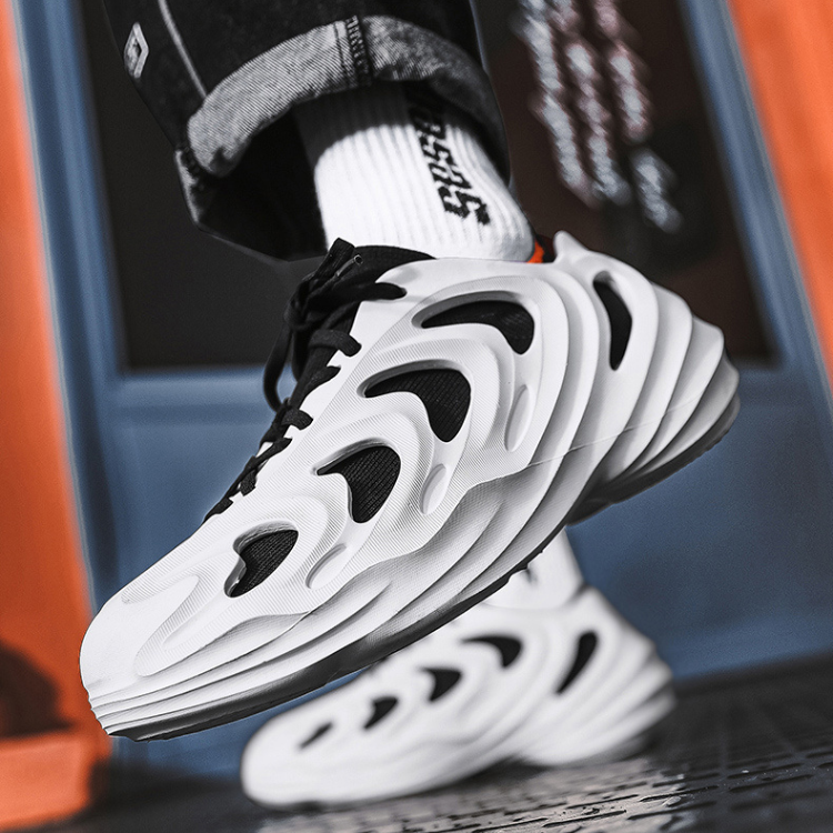 サイバーアモンラスニーカー