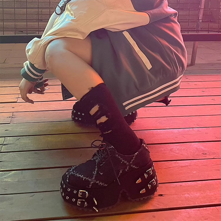 サイバーメデューサスニーカー