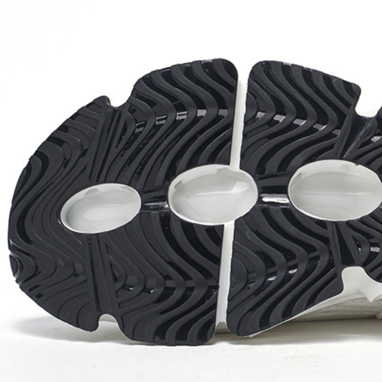 サイバーシヴァスニーカー