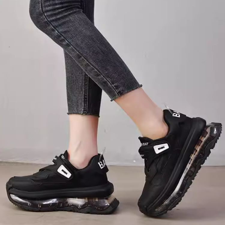 グリッチヘルメススニーカー