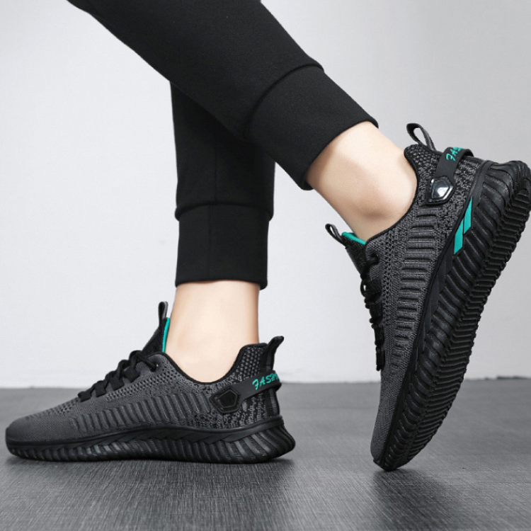 サイバーダークサイレントスニーカー