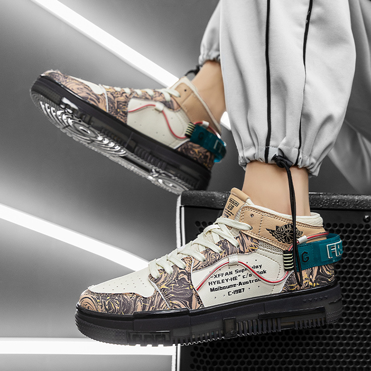 トウキョウブラックオーディンスニーカー