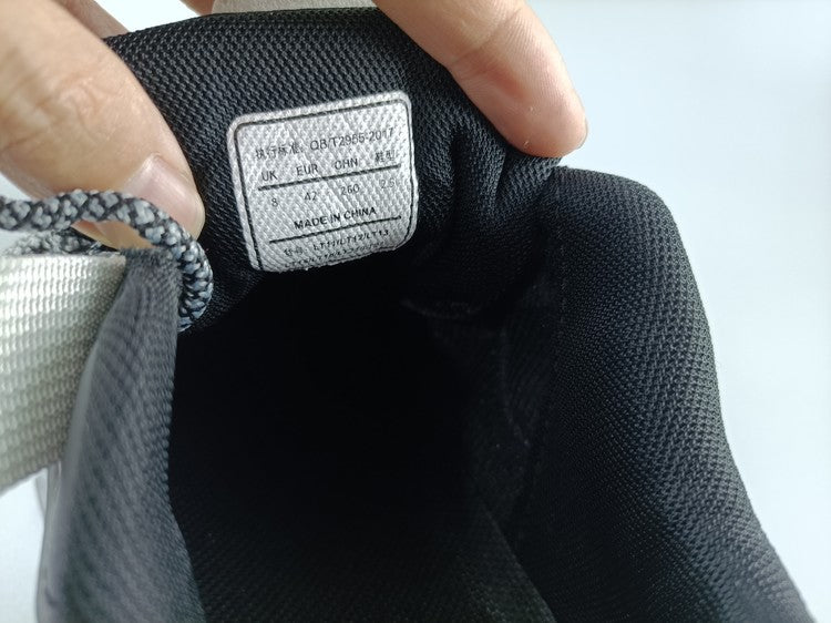 メッシュスポーツシューズ