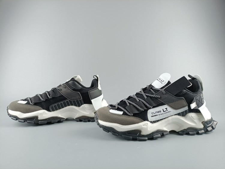 メッシュスポーツシューズ