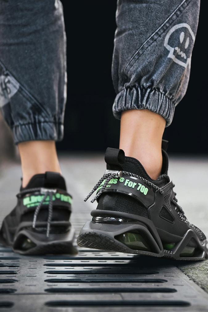 tri-soleブレードスニーカー