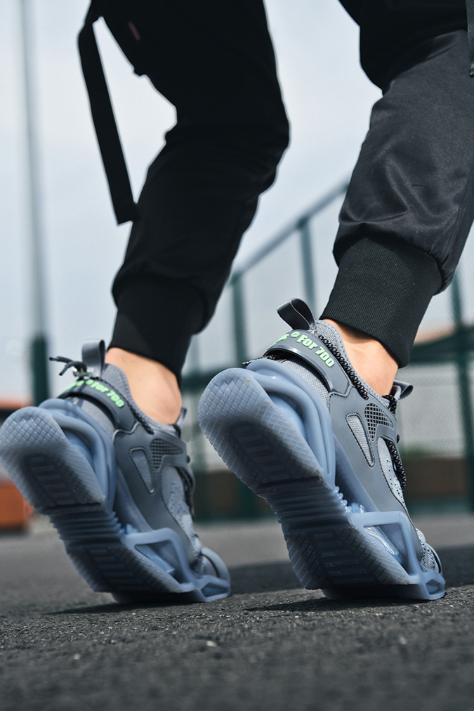 tri-soleブレードスニーカー